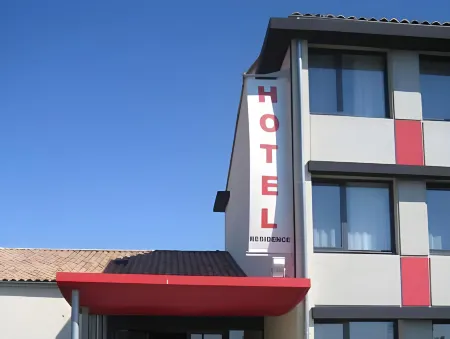 Résidence Hôtelière des Ondes Отели в г. Лонгаж