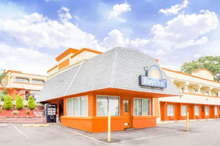 Travelodge by Wyndham Niagara Falls at the Falls
