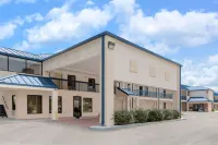 Super 8 by Wyndham Hattiesburg South Hotels in Forrest County