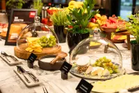 Radisson RED Hotel & Radisson RED Apartments, Kraków - Bữa sáng