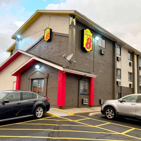Super 8 by Wyndham Cedar Rapids