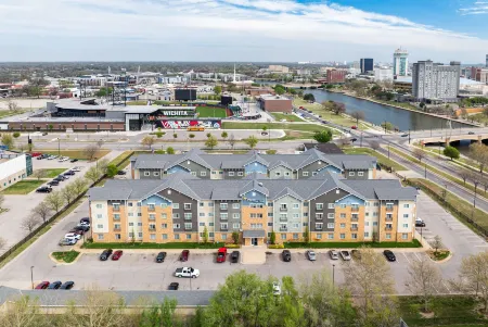 WaterWalk Extended Stay Wichita Отели рядом с достопримечательностью «The Keeper of the Plains»