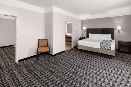 La Quinta Inn & Suites by Wyndham Deer Park Hotels in Deer Park