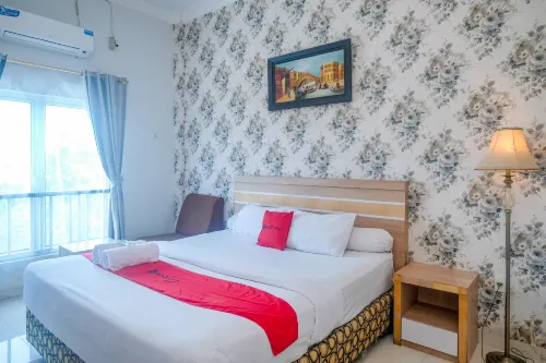 RedDoorz Near Hermes Place Polonia Medan