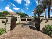 Or Tambo Airport Holiday Home Các khách sạn ở Boksburg