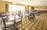 La Quinta Inn & Suites by Wyndham Indianapolis South Hotels in Beech Grove