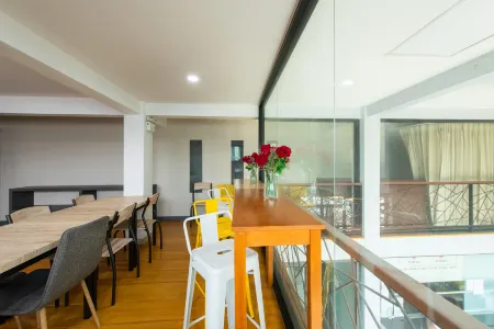 Riski Residence Bangbuathong Отели рядом с достопримечательностью «Wat Molee»