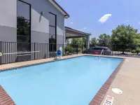 Red Roof Inn & Suites Clinton, MS Hotels in Clinton