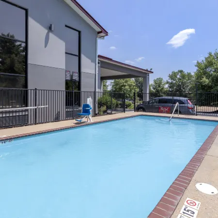 Red Roof Inn & Suites Clinton, MS