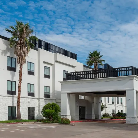 Champions Club and Hotel, Houston Westchase Отели рядом с достопримечательностью «Торговый квартал Харвин-Драйв»