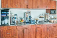 Super 8 by Wyndham 100 Mile House - breakfast