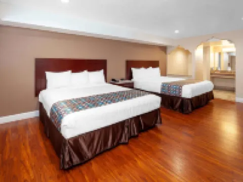 港灣城Travelodge by Wyndham酒店 鄰近愛荷華戰艦博物館的酒店