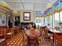 The Boathouse Hotels in Tunley