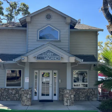 Clear Lake Cottages & Marina