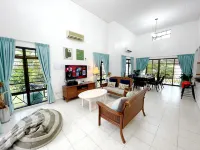 A'FAMOSA Pool Villa by S&T Homez Tampin Square 주변 호텔