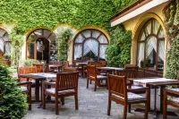 Hotel Octarna - Free on-Site Parking - Breakfast