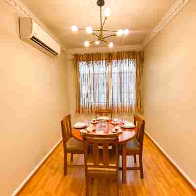 Mjs on the Savannah- Spacious 2-Bed Directly Across from the Savannah Others