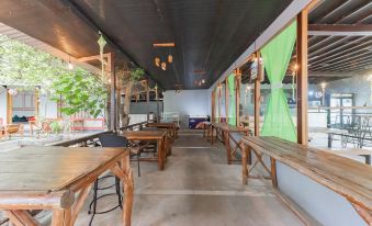 Urbanview Hotel Tropical Ketapang by RedDoorz