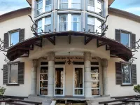 Tulip Residence & Spa Hotel Hotels near Palatul de Cultură al Feroviarilor