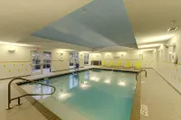Fairfield Inn & Suites Meridian - Pools