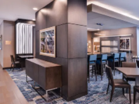 フェアフィールド・イン & スイート・ローリー・ケーリー ケーリーのホテル