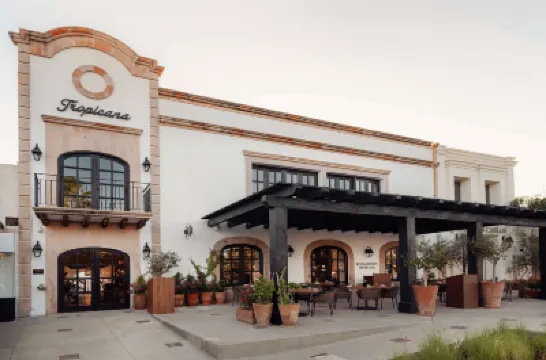 Tropicana Los Cabos, Tapestry Collection by Hilton Hoteles cerca de One&Only Palmilla Golf Club