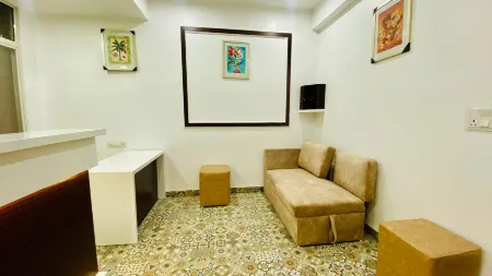 Stay10 B&M Luxury Accomdation Отели рядом с Аэропорт Индор