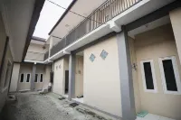 RedDoorz near Bundaran Kecil Palangkaraya Hotels in Panarung