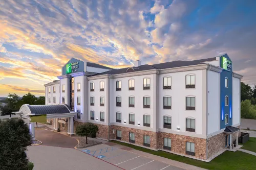 Holiday Inn Express & Suites DENTON NORTH by IHG