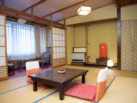 Shibu Onsen Koishiya Ryokan Отели рядом с достопримечательностью «湯田中渋温泉郷ゲート»