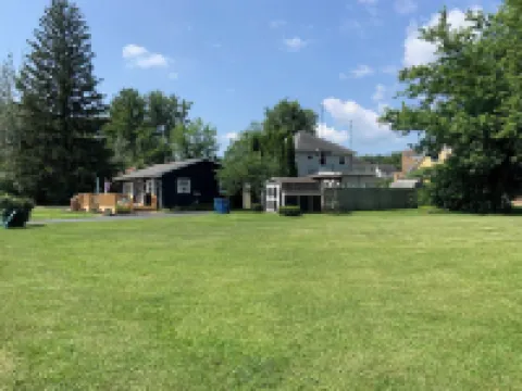 Charming Lakehouse with huge yard - downtown Culver! 馬歇爾縣酒店