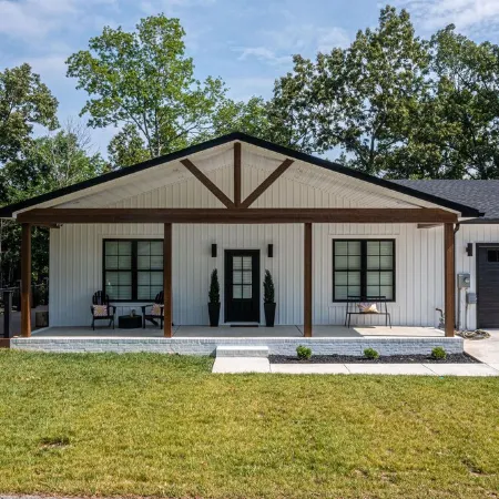 Captains Quarters- located within walking distance to local marina