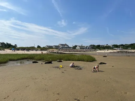 Family Friendly Home on Cobbs Pond and 100 yards from Cape Cod Bay in Brewster!