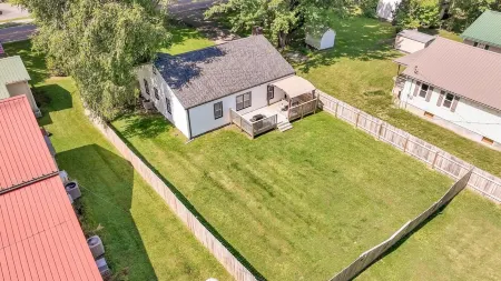 Cozy cottage on Creeper Trail -Fenced in backyard for dogs. Near Restaurants