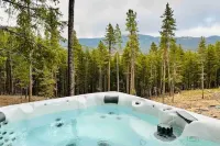 PET-FRIENDLY LUXE Mtn Retreat, Hot tub, Firepit w/EPIC views, Red Rock, Rafting
