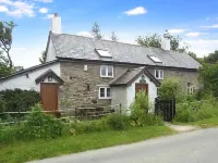 Upper Castlewright Cottage - spectacular views, historic gateway to Wales  호텔