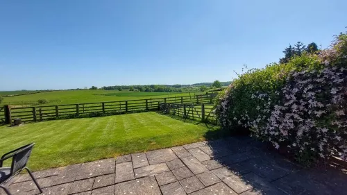 Garth Cottage-spacious family and dog friendly, two bedrooms both with ensuites.