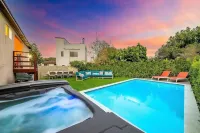 Private Pool & Spa/Fenced yard/Pet friendly/Walk to village/Close to beach Hotels in San Diego Intl. Airport Area