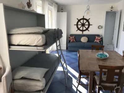 Apartment a few meters from the sea - wonderful view CIN IT009029C2JEXT4CHC Hôtels à proximité de : PORT OF FINALE