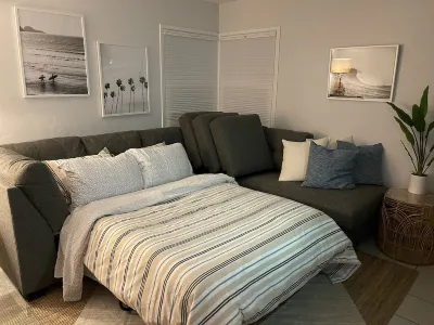 2 bed 2 bath 3 blocks from water! Sleeps 6 - Dog Run!