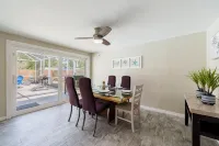 Gorgeous 4-bedroom Pool House in Bradenton with WiFi and AC