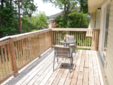 The Perfect Spot: 2-Bedroom Apt - Centrally located in fabulous Enterprise! エンタープライズのホテル