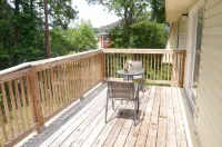 The Perfect Spot: 2-Bedroom Apt - Centrally located in fabulous Enterprise!