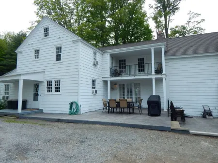 Destination, Overlooking Cooperstown, Large Grounds, 6.2 miles from Dreams Park.