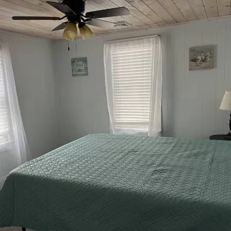 3Br Beachfront Getaway – Behind Owner’s Home