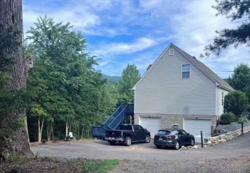 Asheville-Area Autumn Retreat; Clean, Spacious 4Br Home Perfect for Family Stays Hotel a Flat Creek