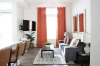 9 Miles to Downtown | 1000Mbps | King bed | W/D Hotels in Broad Ripple Village