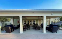 3-bed condo, 1 floor, mins from beach and Marshwalk, year round golf & fishing.