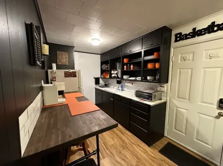 Pet friendly. Blocks to OSU - 0.7mi to BP Stadium!