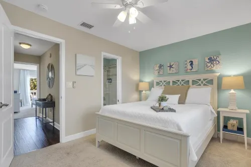 2 min walk to the beach from our Ocean Escape Jax Beach 3BR home! - 비치